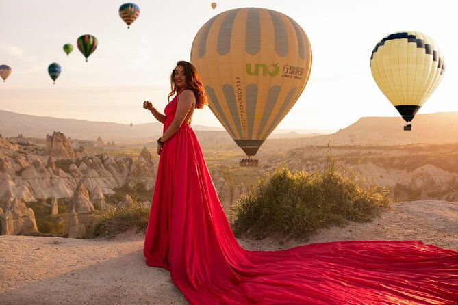 dreamlike-professional-photo-shoot-with-balloons-in-cappadocia