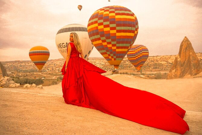 dreamlike-professional-photo-shoot-with-balloons-in-cappadocia