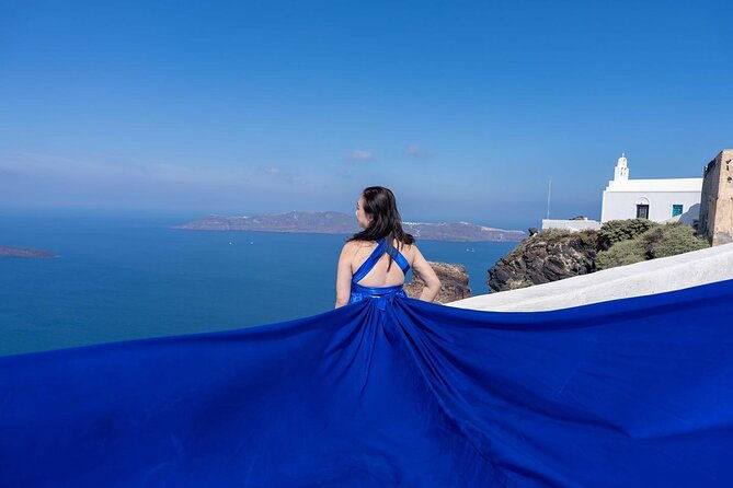 dreamy-flying-dress-photoshoot-in-santorini