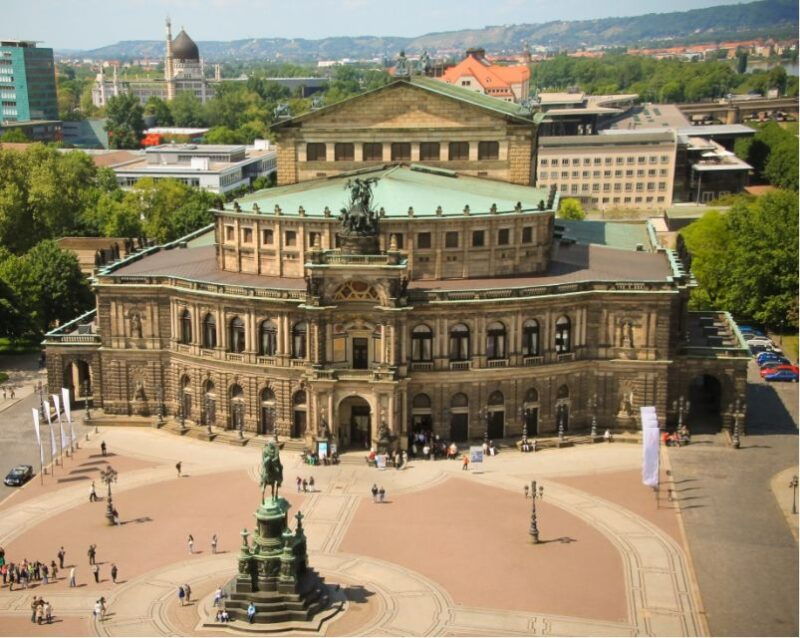 dresden-1-5-hour-comedy-bus-tour-in-german