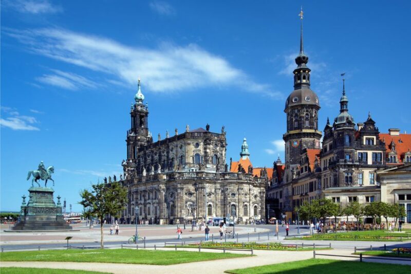 Dresden: Old Town Scavenger Hunt for Children - Exploring the Sights and Puzzles