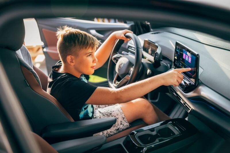 dresden-special-tour-for-children-families-vw-factory