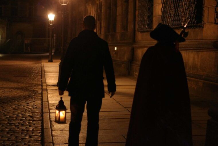 dresden-the-original-night-watchman-tour-in-lantern-light