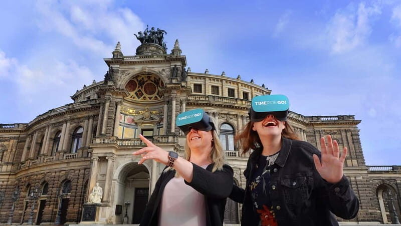 Dresden: Walking Tour with Virtual Reality elements - A Close Look at the Dresden Virtual Reality Walking Tour