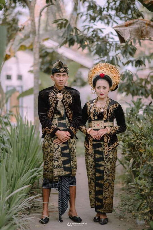 dress-up-like-the-king-and-queen-of-lombok