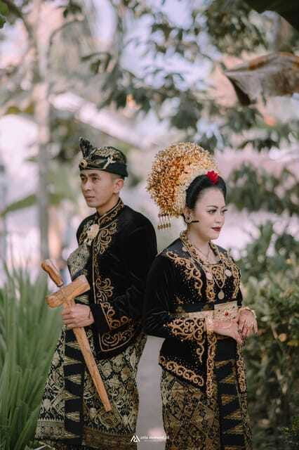 dress-up-like-the-king-and-queen-of-lombok