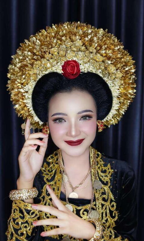 dress-up-like-the-king-and-queen-of-lombok