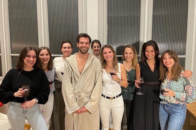 drink-draw-in-17th-century-palace-with-gorgeous-nude-male-model