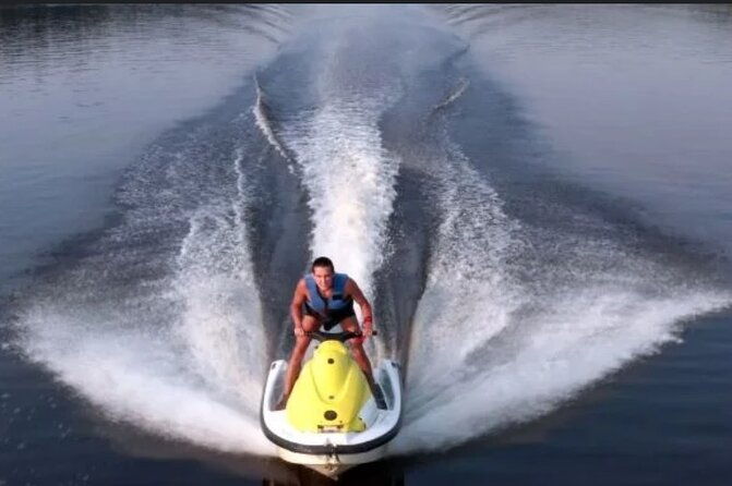 drive-jet-ski-around-dallas-lakes