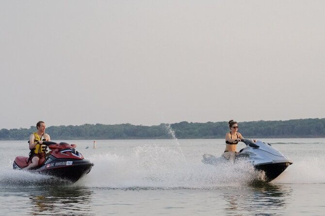 drive-jet-ski-around-dallas-lakes