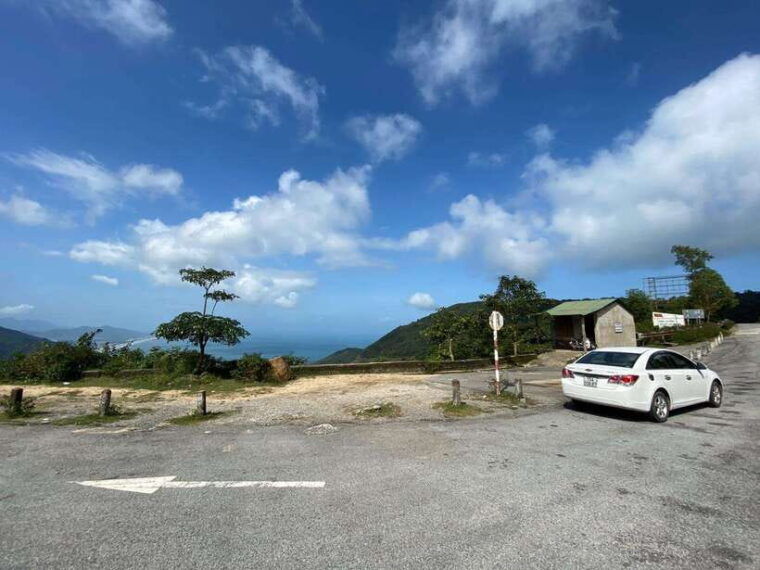 driver-hue-to-hoi-an-see-hai-van-pass-marble-mountain