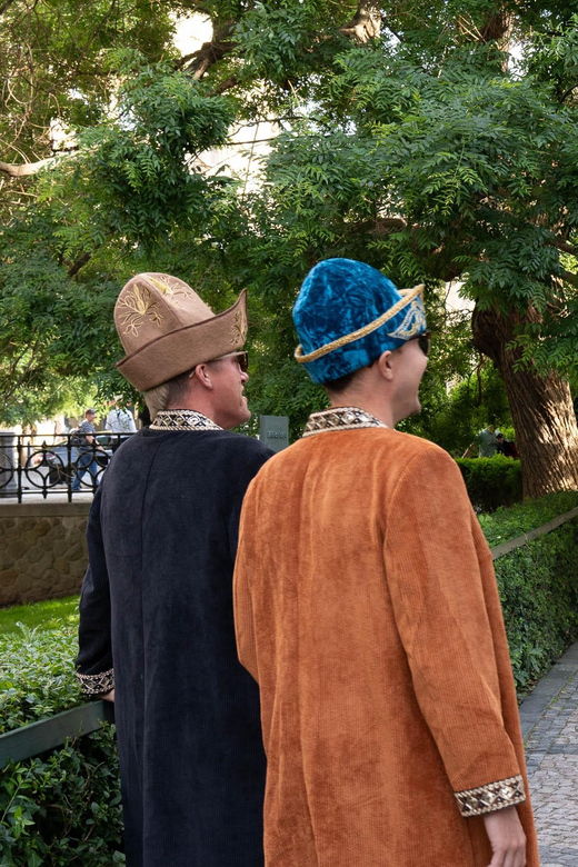 drunken-monkey-almost-free-tour-pragues-top-sights1-drink