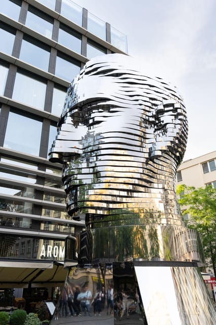 drunken-monkey-almost-free-tour-pragues-top-sights1-drink