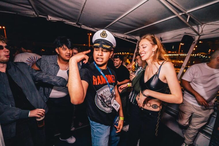 drunken-monkey-prague-booze-cruise-open-bar-to-duplex-club