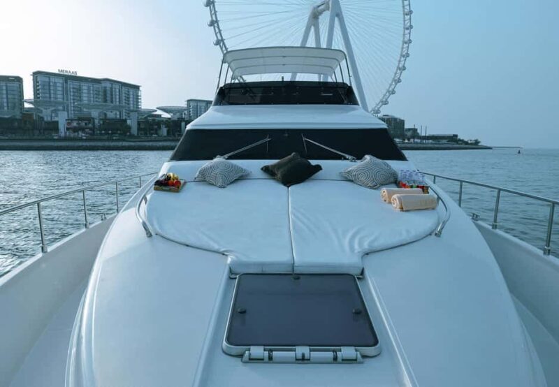 Dubai: 2 hours Luxury Yacht - Dominator 64s - Quick Takeaways