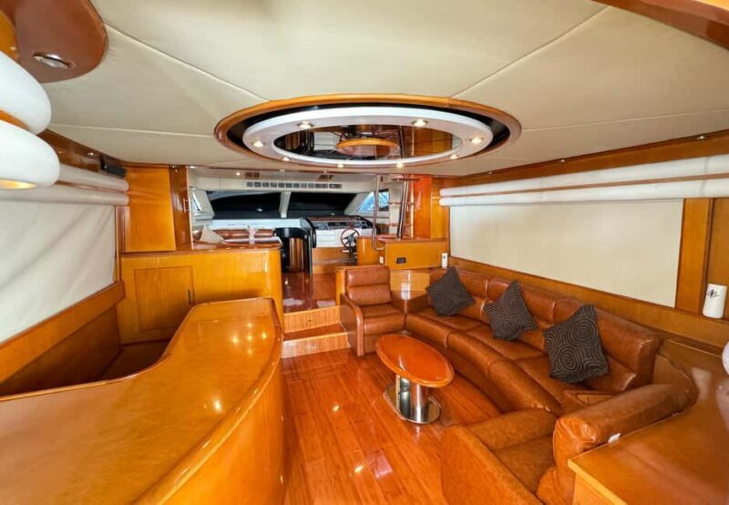 Dubai: 2 hours Luxury Yacht - Dominator 64s - The Experience in Detail