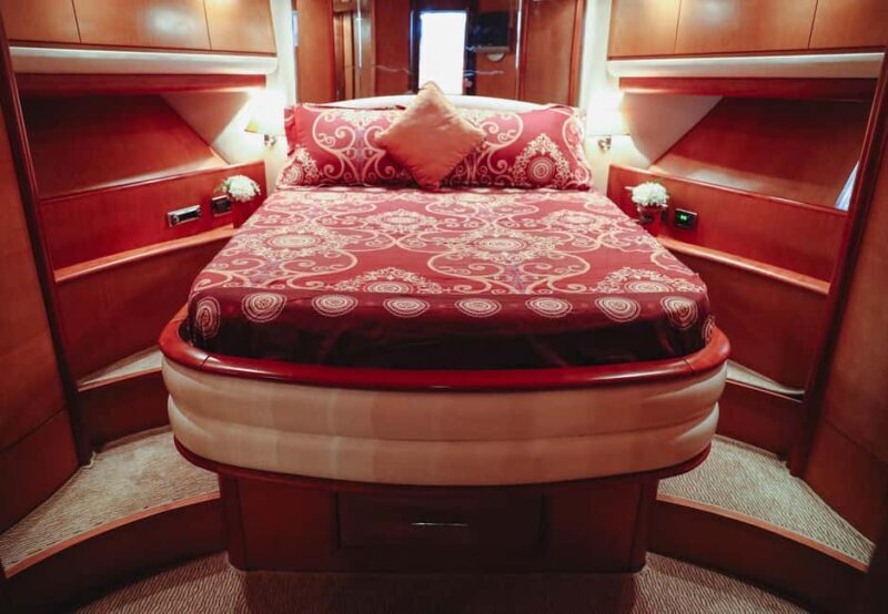 Dubai: 2 hours Luxury Yacht - Dominator 64s - Practical Tips & Considerations