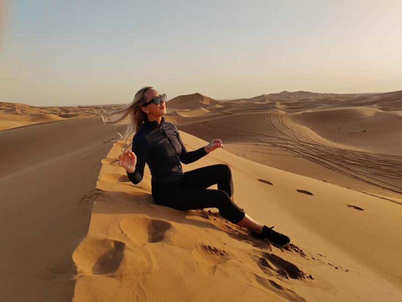 Dubai: Evening Red Dunes Desert Safari with Buffet Dinner - Dubai: Evening Red Dunes Desert Safari with Buffet Dinner