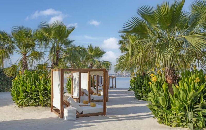 Dubai: Fairmont the Palm Pool and Beach Access - An In-Depth Look at the Fairmont Palm Experience
