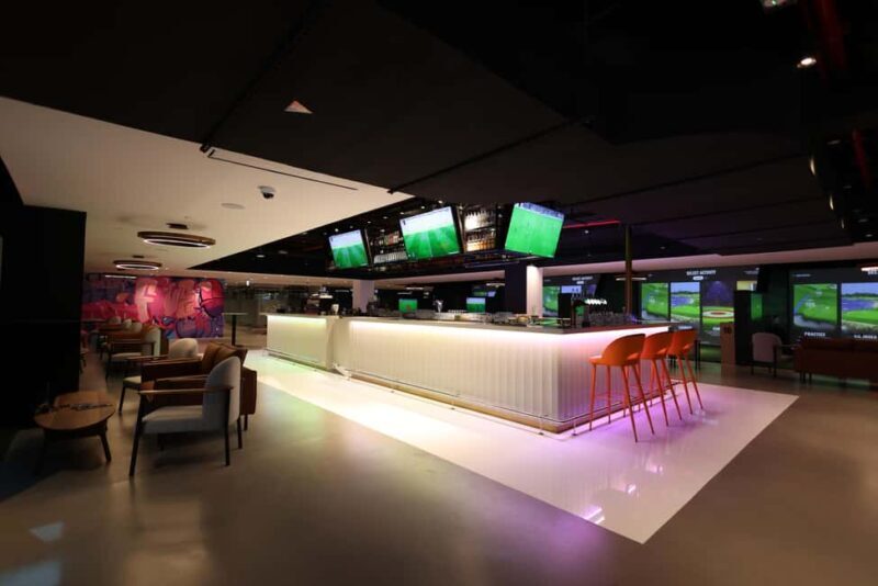Dubai: Golf Simulator Play & Dine Experience - Who Would Love This Experience?