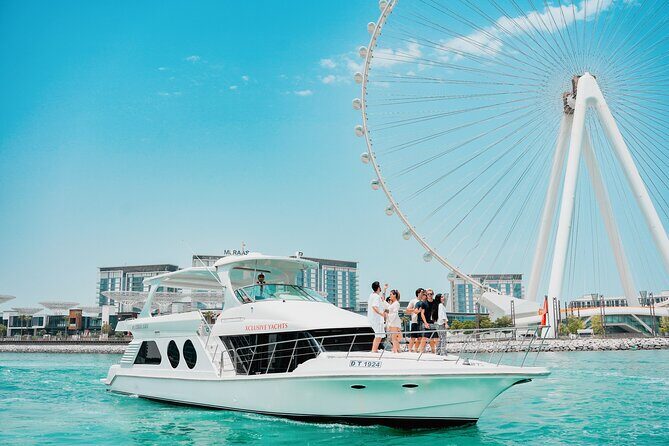 Dubai Marina 1hr Yacht tour with Drinks - Key Points