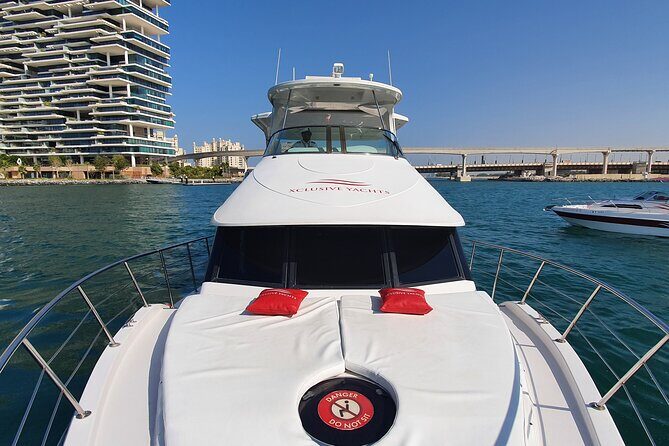 Dubai Marina 1hr Yacht tour with Drinks - Duration and Group Size
