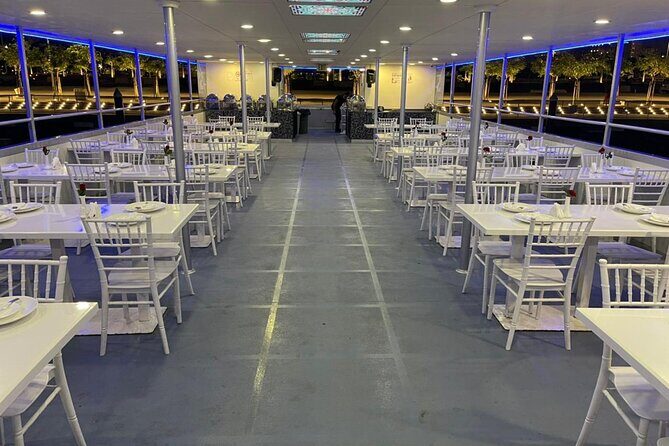 Dubai Marina Dinner Cruise with Live Shows - Who Is This Experience Best For?