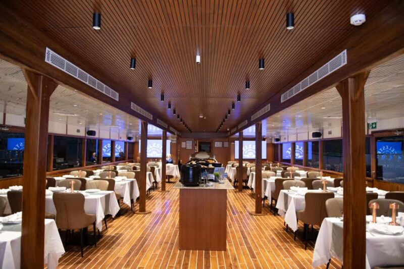 Dubai Marina: Luxury Dinner Cruise, Live Show, Open Bar & DJ - FAQs