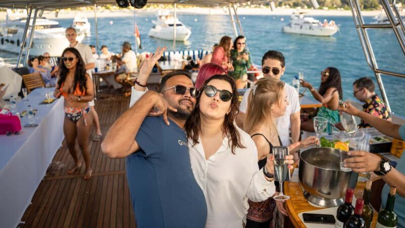 Dubai Morning Yacht Burj Al Arab Tour with Bites & Drinks - FAQ