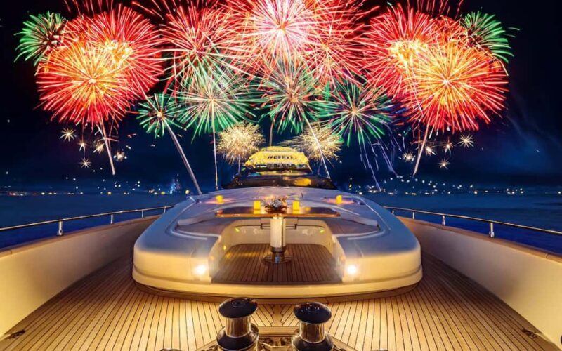 Dubai: New Year Eve Luxury Yacht Fireworks View & BBQ Cruise - Who Will Love This Experience?
