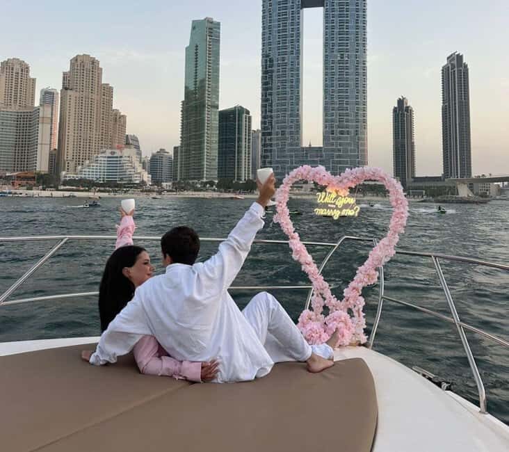 Dubai: Palm Jumeirah Yacht Tour with Refreshments - The Itinerary and What You Can Expect