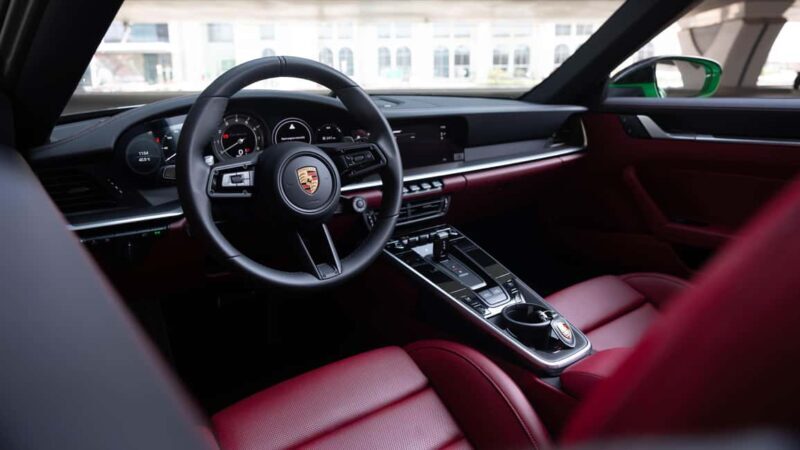 Dubai: Rent Porsche 911 Turbo S - Who Will Love This Experience?