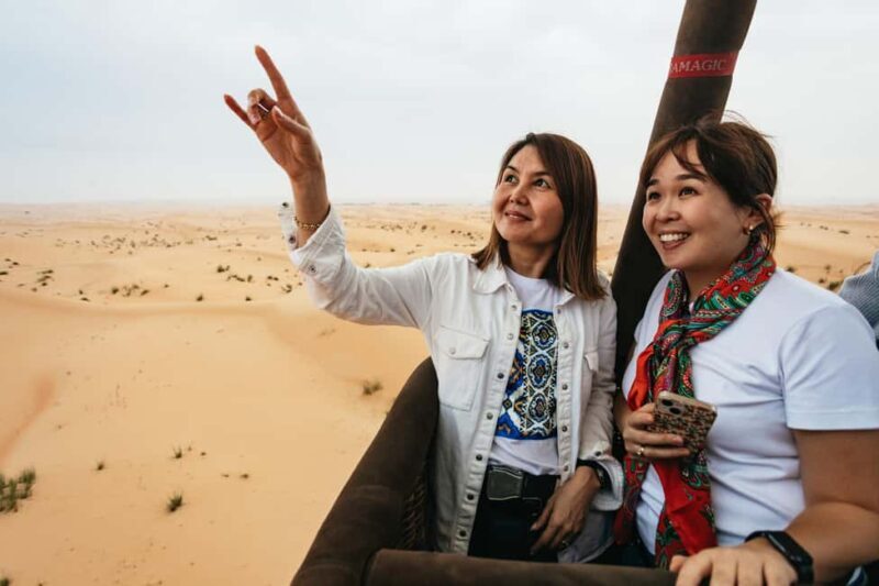 Dubai: Sunrise Hot Air Balloon Tour Over the Desert - Key Points
