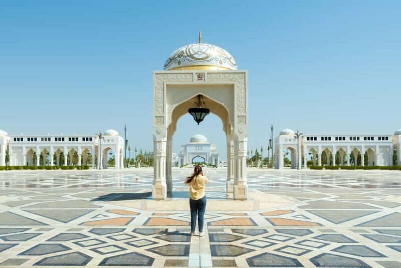 Dubai to Abu Dhabi Private Tour: Grand Mosque & Royal Palace - Lunch and Free Time