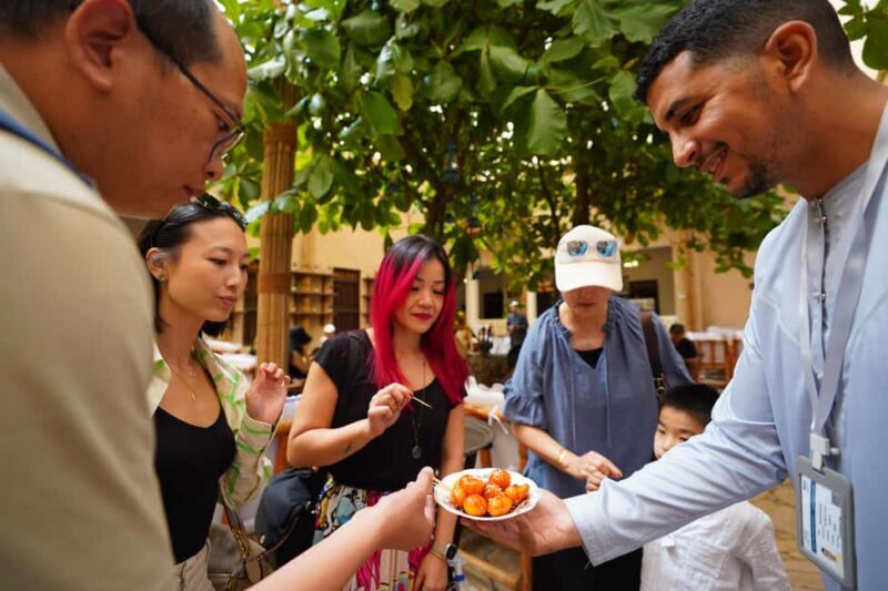 Dubai Top Highlights: Frame Entry, Souks, Abra & Street Food - Key Points