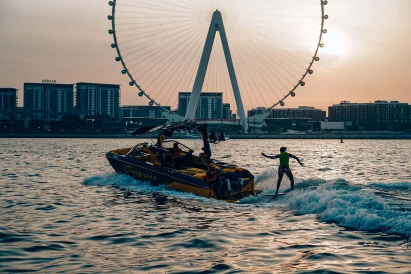 Dubai wakesurfing & wakeboarding: Snacks & drinks included! - Key Points