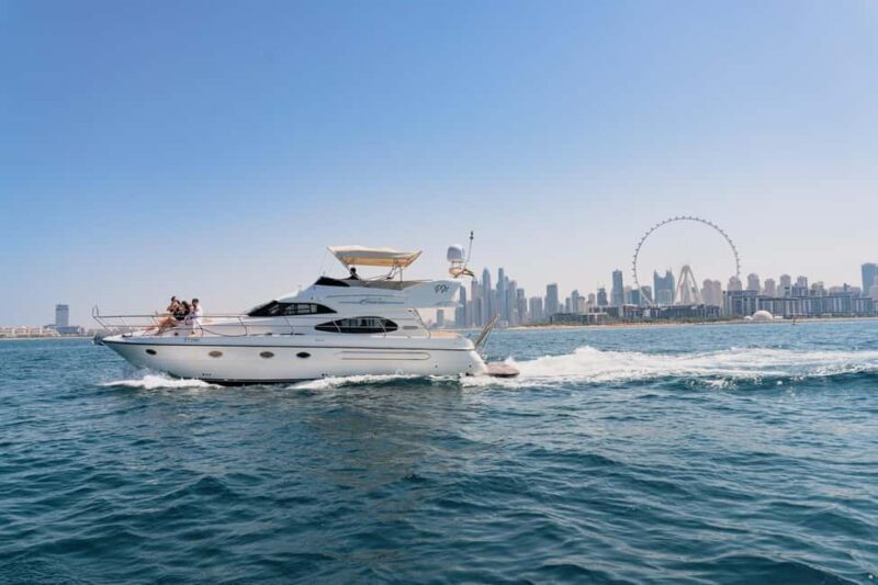 Dubai Yacht Tour - Boat Trip upto 12 guests Private event - Key Points