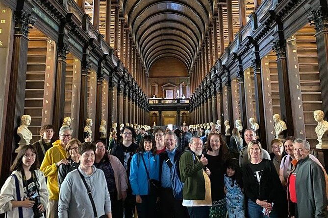 dublin-book-of-kells-castle-and-molly-malone-statue-guided-tour