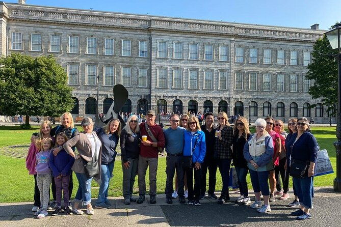 dublin-book-of-kells-castle-and-molly-malone-statue-guided-tour