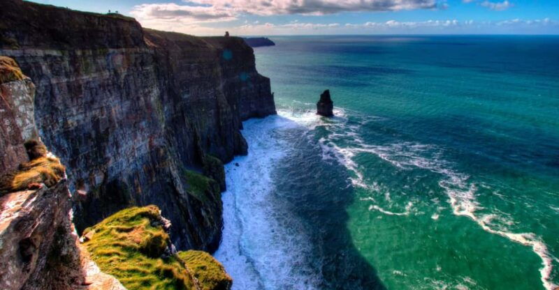 dublin-cliffs-of-moher-ennis-bunratty-castle-day-tour