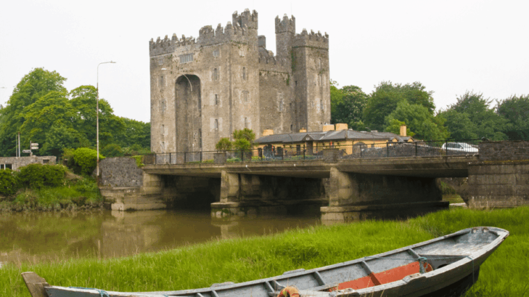dublin-cliffs-of-moher-ennis-bunratty-castle-day-tour