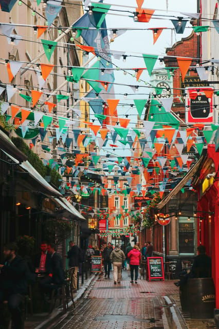 dublin-food-drink-walking-tour-jameson-irish-coffee-demo