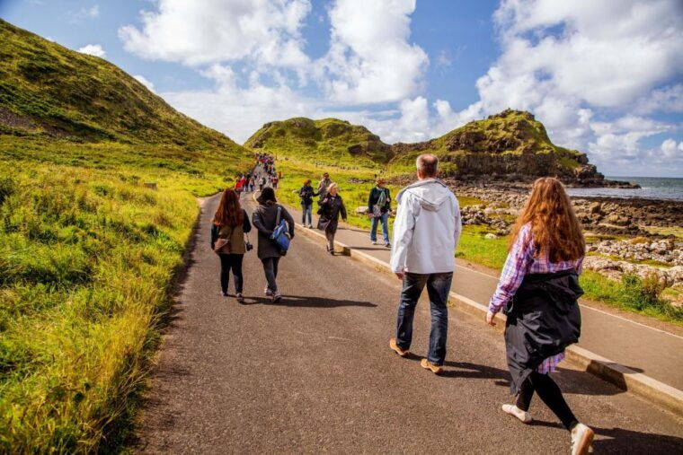 dublin-giants-causeway-belfast-titanic-or-black-taxi