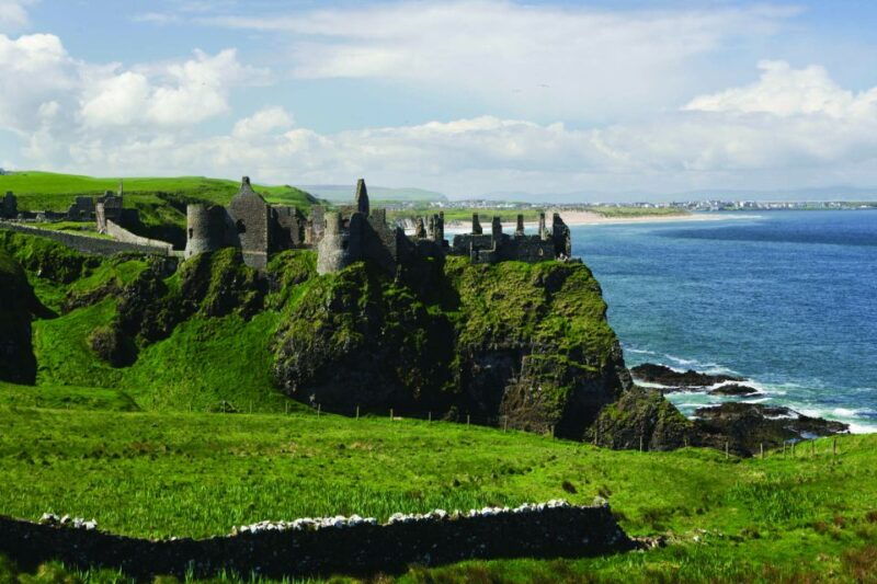 dublin-giants-causeway-dark-hedges-titanic-guided-tour