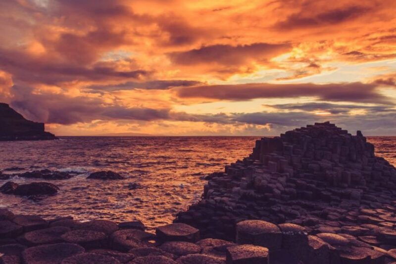 dublin-giants-causeway-dark-hedges-titanic-guided-tour