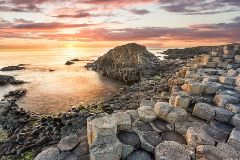 dublin-giants-causeway-dark-hedges-titanic-guided-tour
