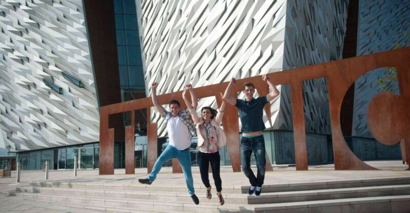 dublin-giants-causeway-dark-hedges-titanic-guided-tour