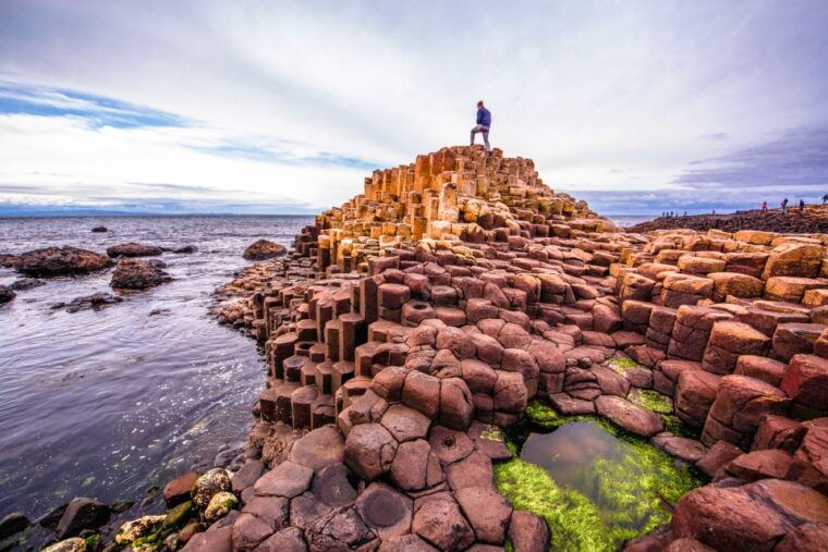 dublin-giants-causeway-dark-hedges-titanic-guided-tour