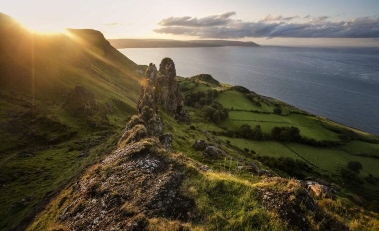 dublin-giants-causeway-dark-hedges-titanic-guided-tour