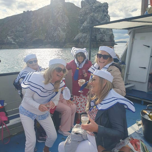 dublin-howth-cliffs-and-lighthouse-boat-tour